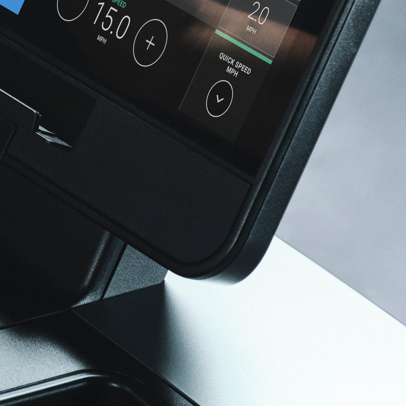 Symbio-Runner_Detail-ConsoleEdge