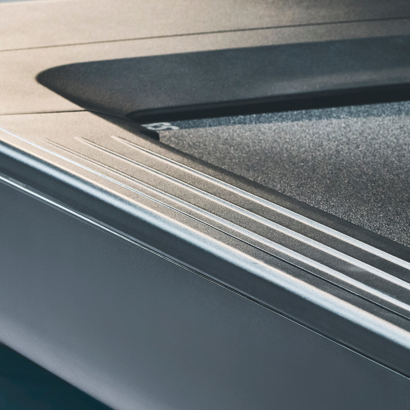 Symbio-Runner_Detail-DeckSide