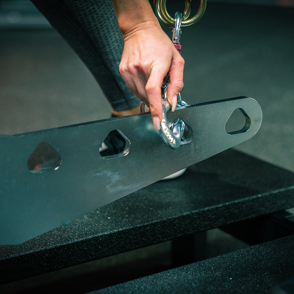 hammer-strength-outlet-plate-loaded-belt-squat-woman-clip-1000x1000-1
