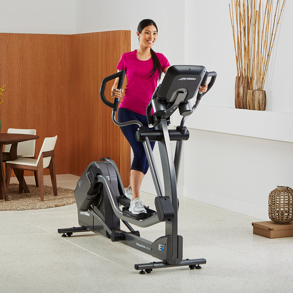 life-fitness-e5-adjustable-stride-elliptical-cross-trainer-woman-1000x1000-1