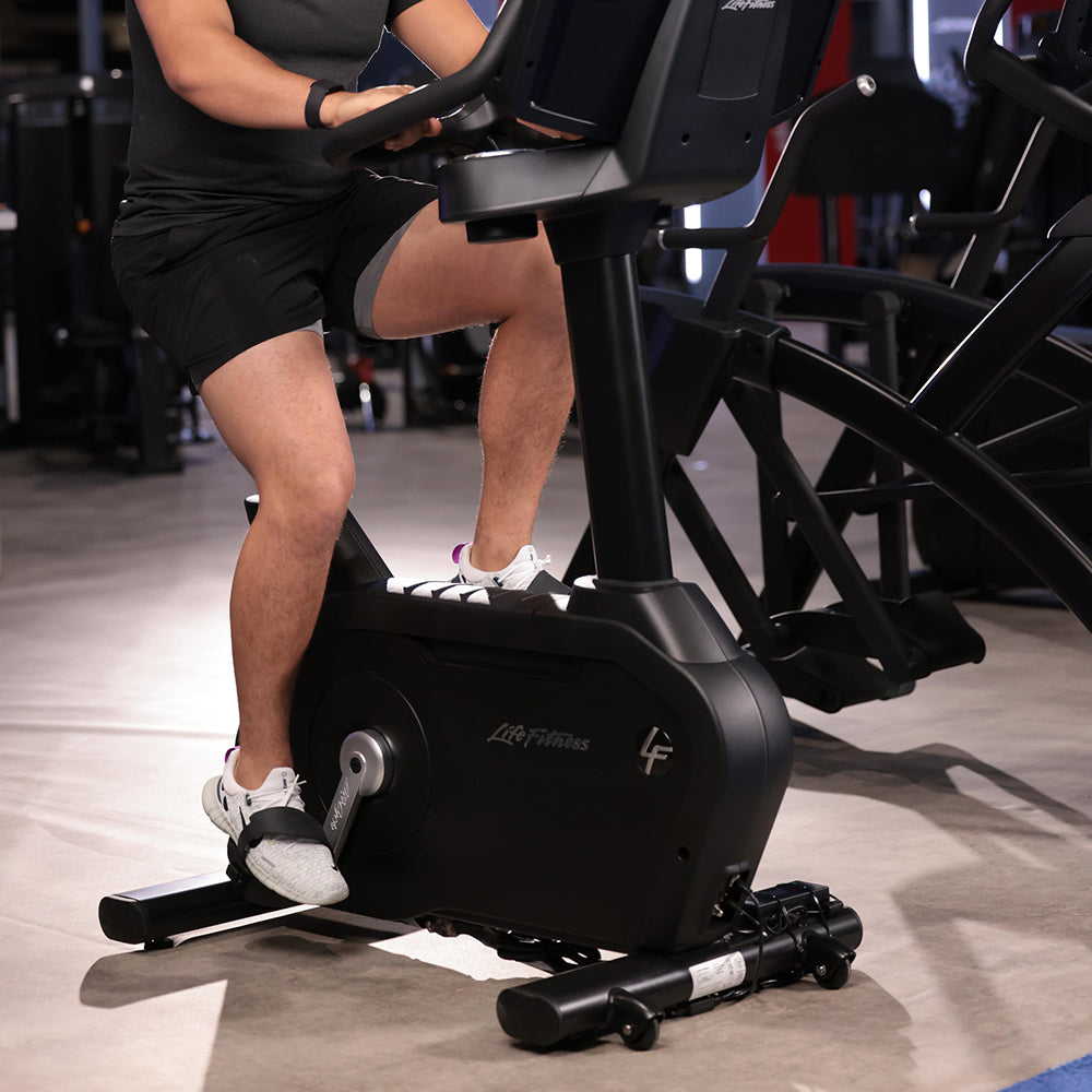 life-fitness-integrity-series-upright-bike-details-3-data