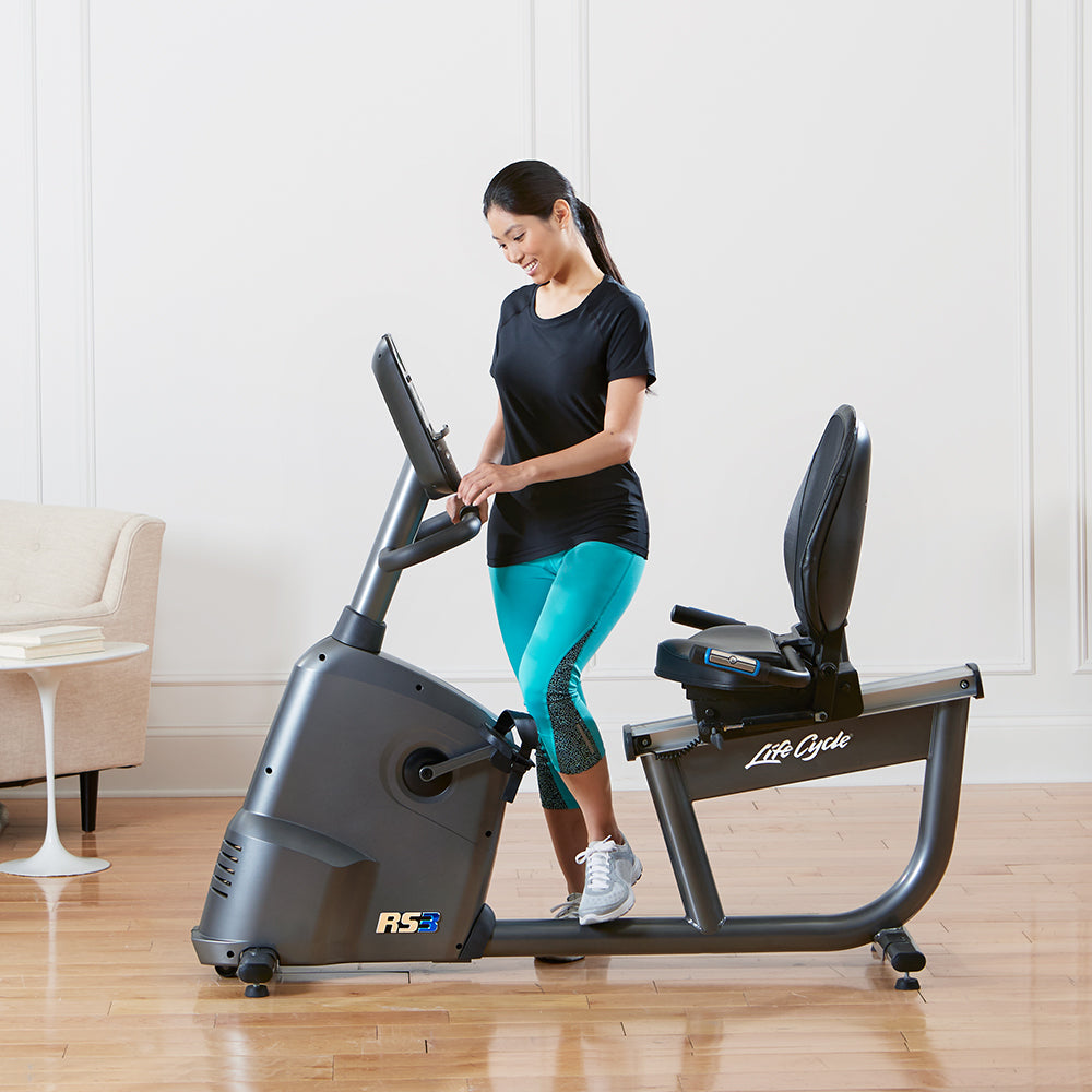 life-fitness-rs3-recumbent-lifecycle-bike-woman-stepping-in-1000x1000-1